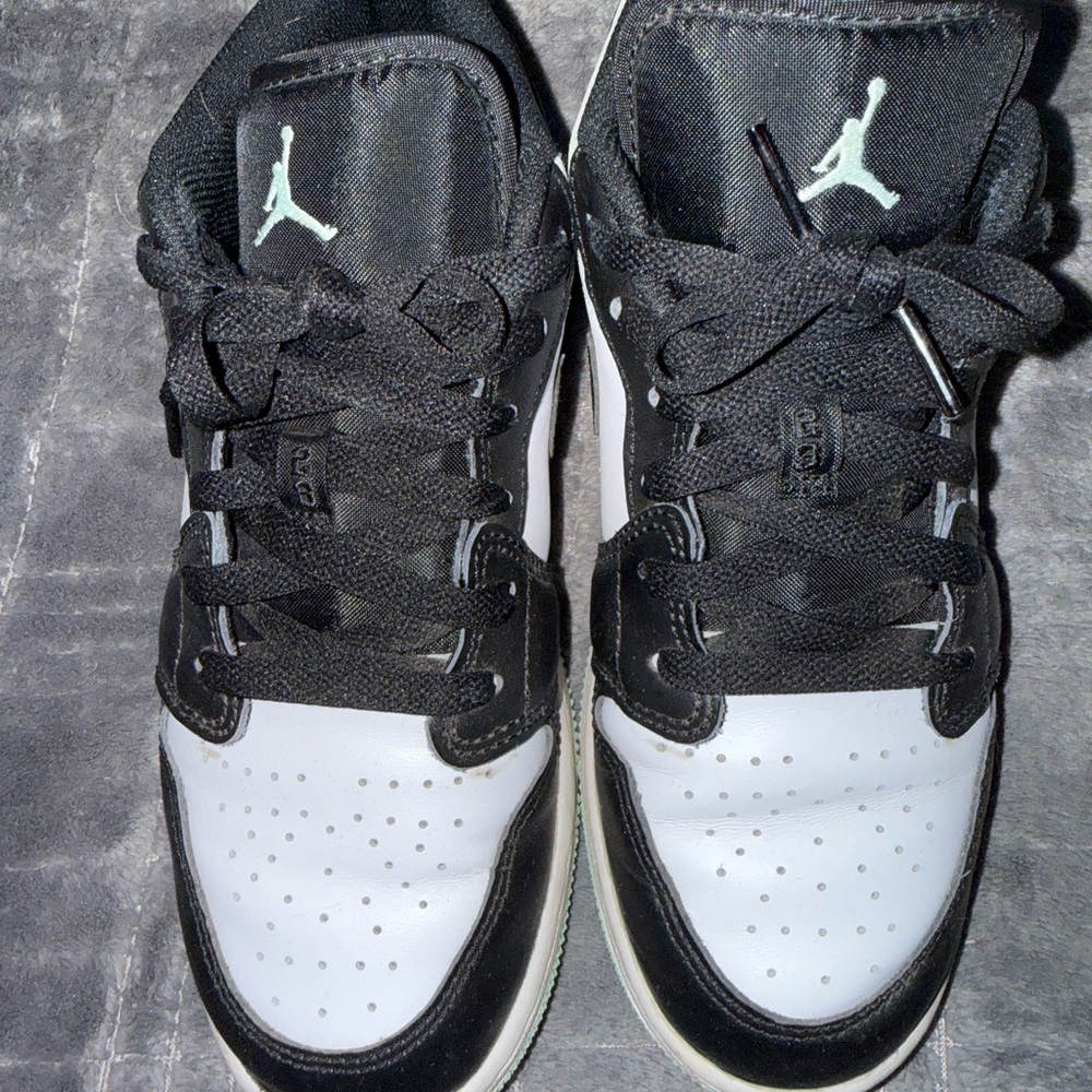Jordan Kids Black and White Sneakers with Mint Jumpman
